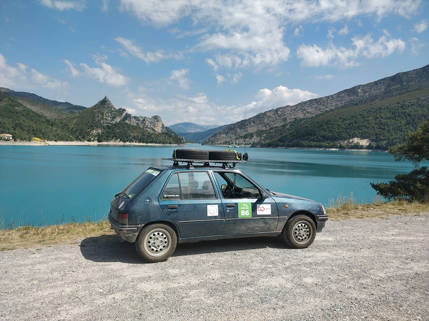 Photo devant le lac de Castillon